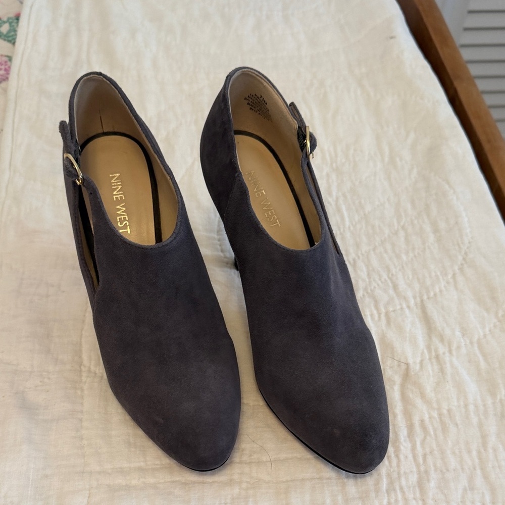 Nine West Women's Gray Suede Pointed Toe Heels